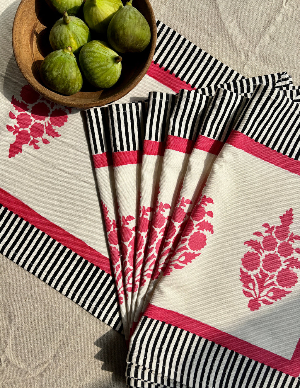 Black & Pink runner & Set of 6 placemats