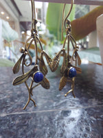 Leafy Dangle Daze Earrings