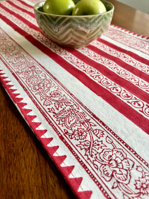 Red runner & Set of 6 placemats