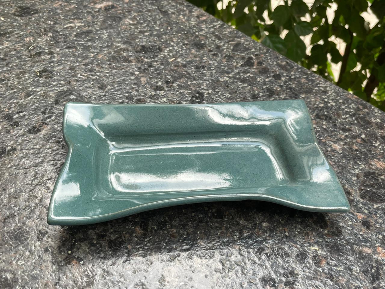 Hourglass tray