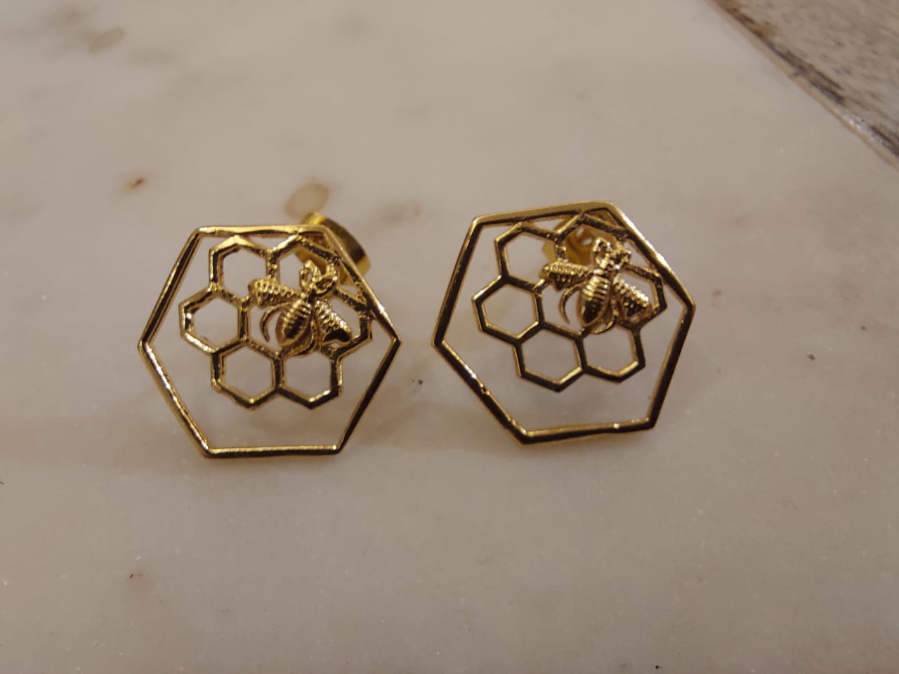 Honeycomb earrings gold
