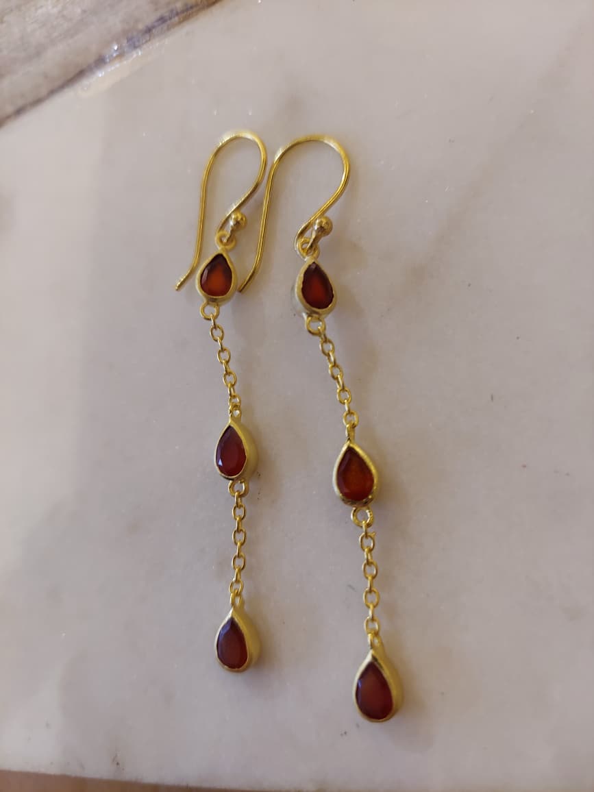 Gold red stone drops