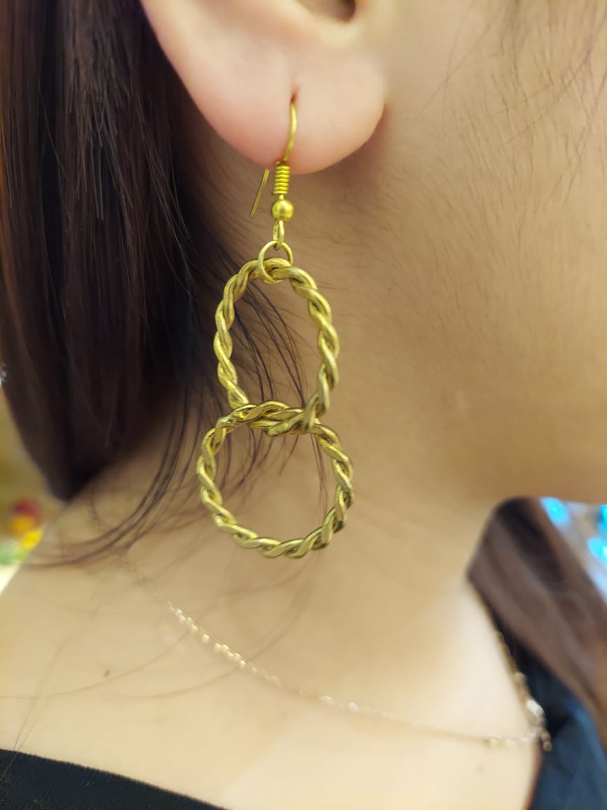 Double twisted hoop earrings