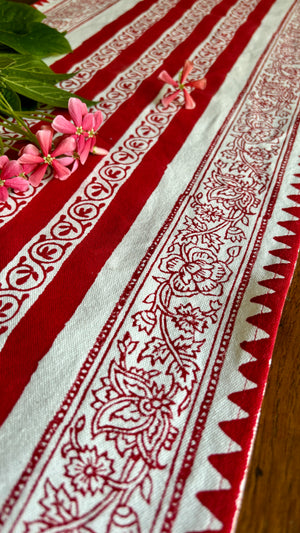 Red runner & Set of 6 placemats