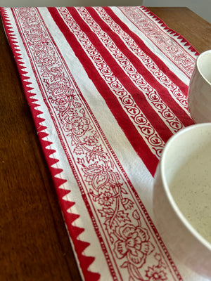 Red runner & Set of 6 placemats