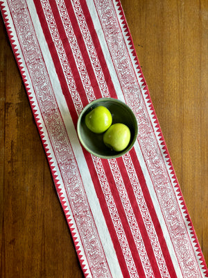 Red runner & Set of 6 placemats