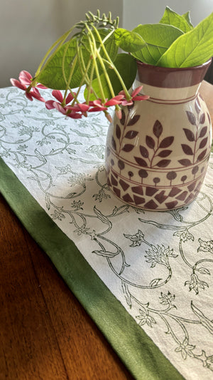 Green runner & Set of 6 placemats