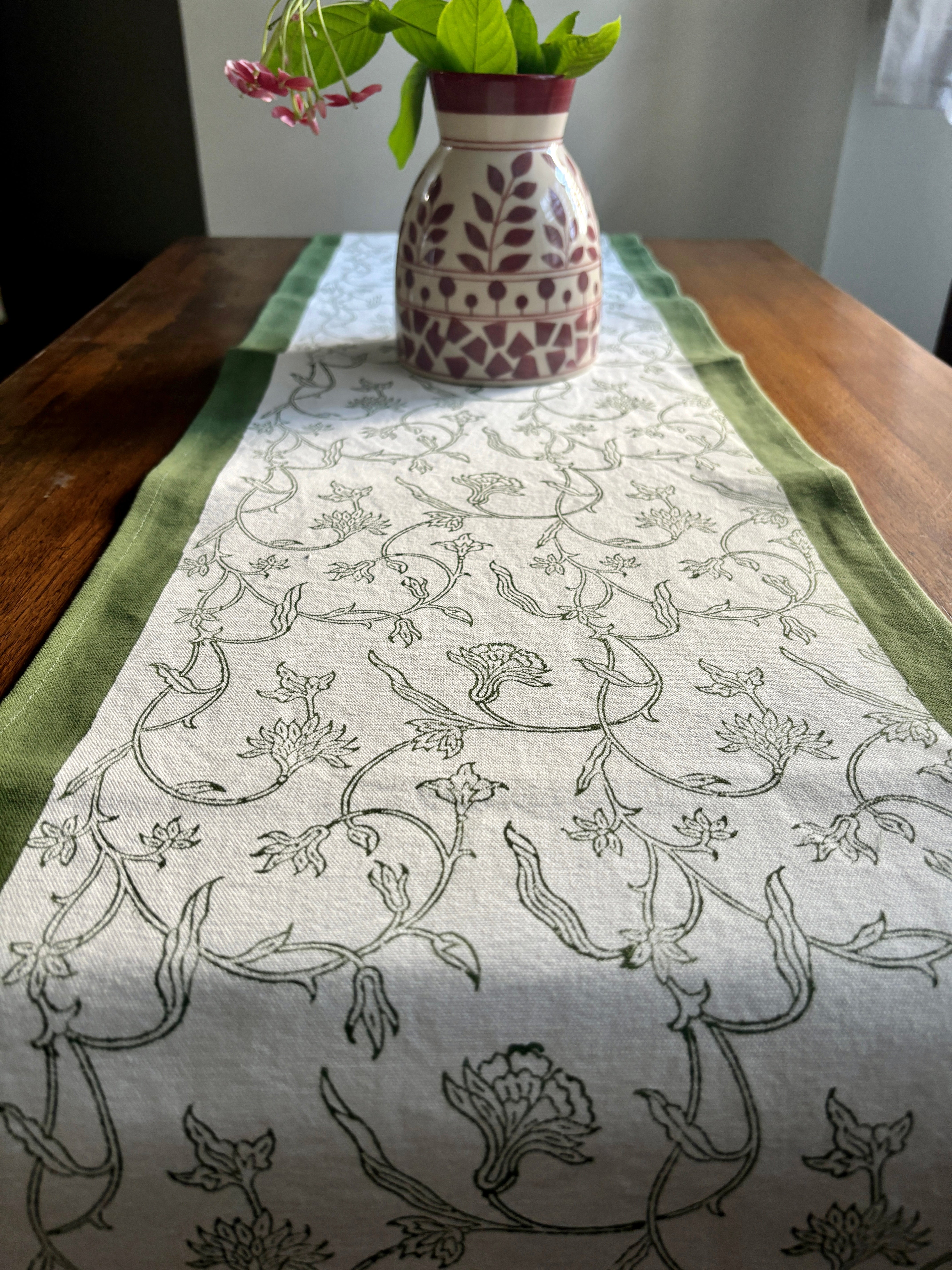 Green runner & Set of 6 placemats