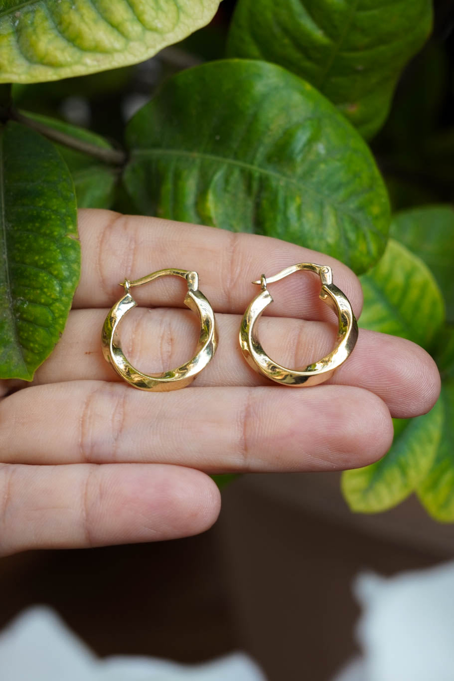 Twisted hoops- Mystic loop brass baali