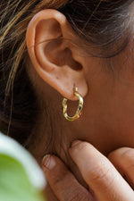 Twisted hoops- Mystic loop brass baali