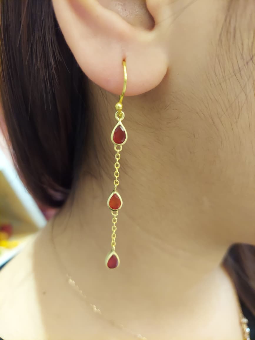 Gold red stone drops
