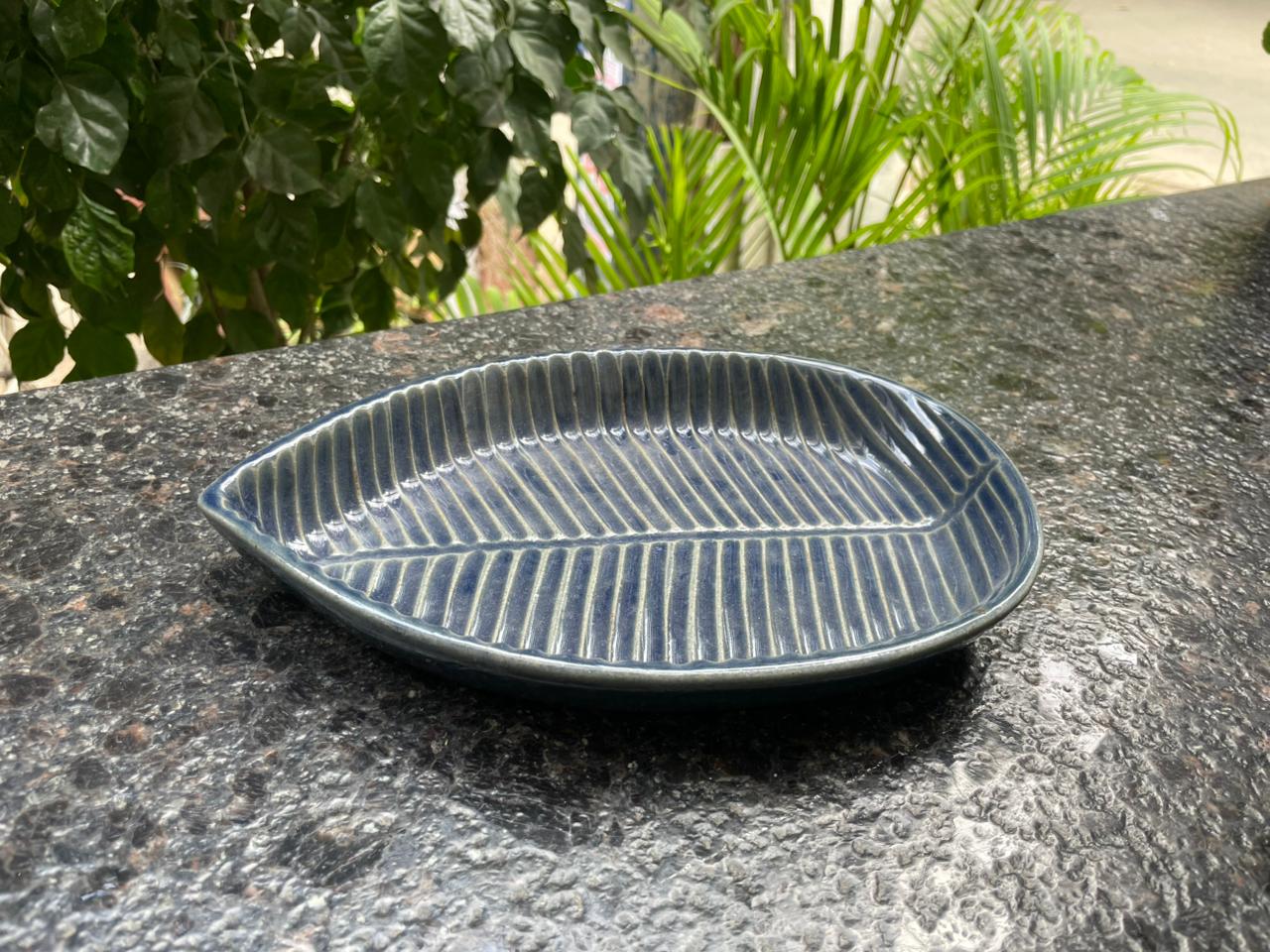 Leaf shaped trays