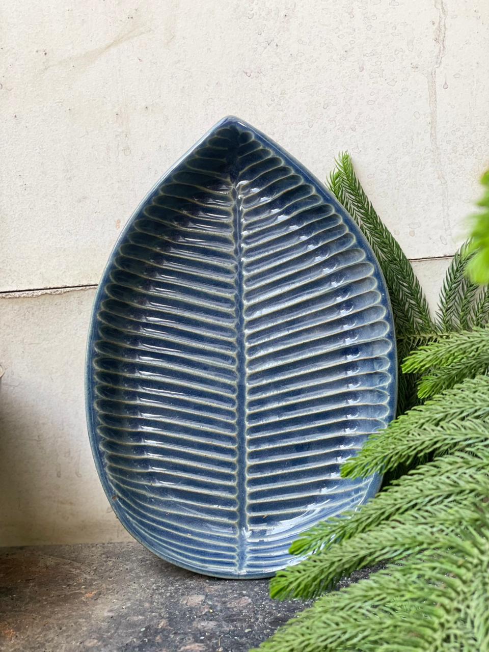 Leaf shaped trays