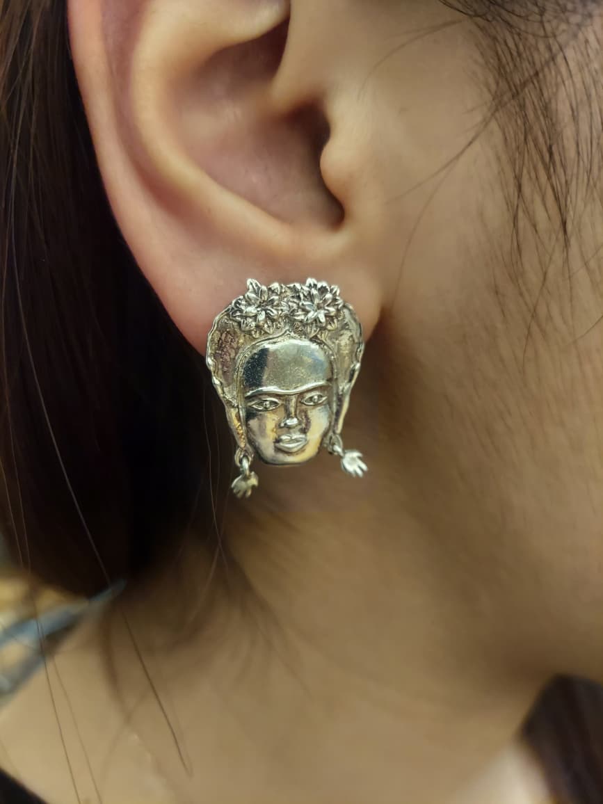 Frida stud earrings