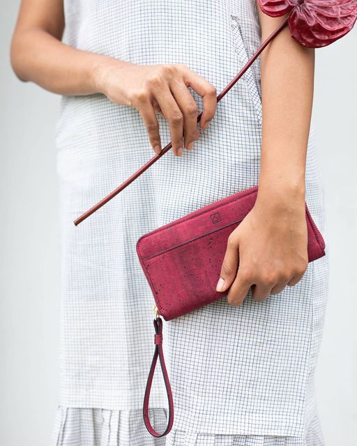 WILLOW Zip-Around Wristlet Maroon + Black